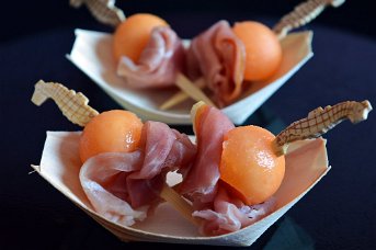 Barchette con prosciutto e melone