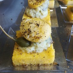 Scrigno di polenta tartufata con brandade di baccalà