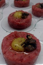 Albese mignon con uovo di quaglia e tartufo1