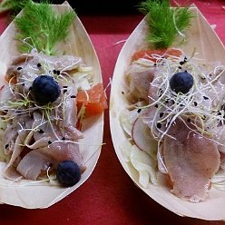 Carpaccio di tonno con verdure croccanti e agrumi