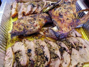 Agnello arrosto farcito con carciofi e mentuccia