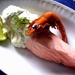 Filetto di salmone a vapore con salsa