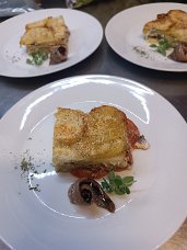 Tortino di alici con patate, pomodorini e erbe liguri